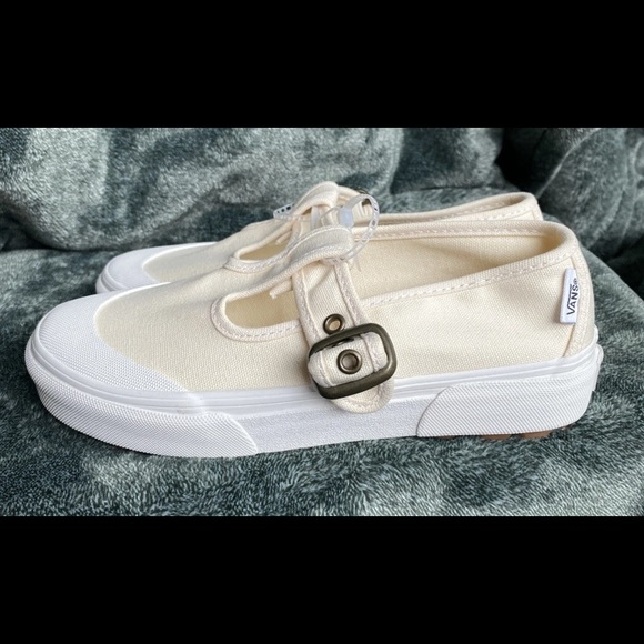 NWOB Women’s Vans Style 93 Mary Jane Sneakers Buckle Cream Canvas - Picture 3 of 6